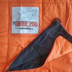 Divide 200 Quilted Puffy Blanket (Orange & Grey) - Unisex